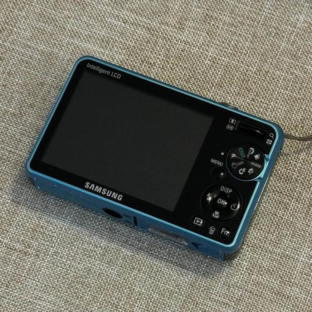 Samsung Vibrant Blue Digital Camera